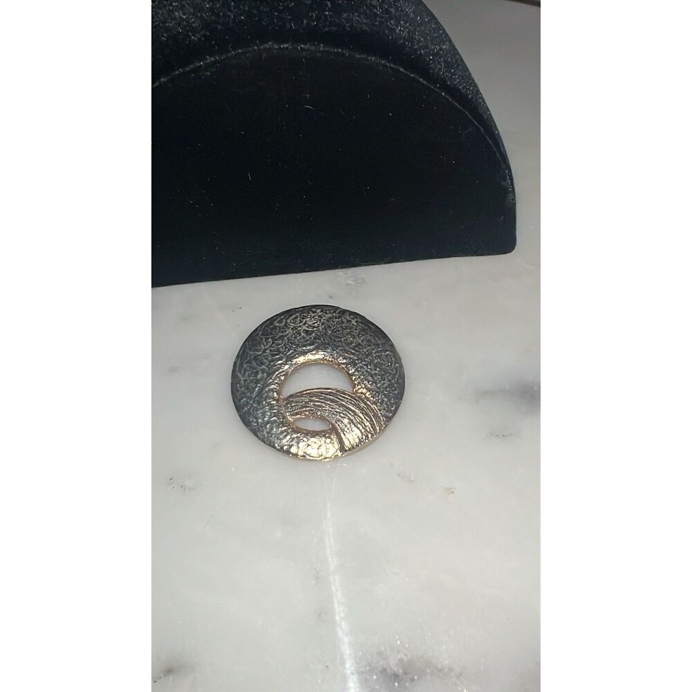 Vintage Jeri Lou Floral Detailed Swirl Scarf Clip Metal Gold Tone EUC